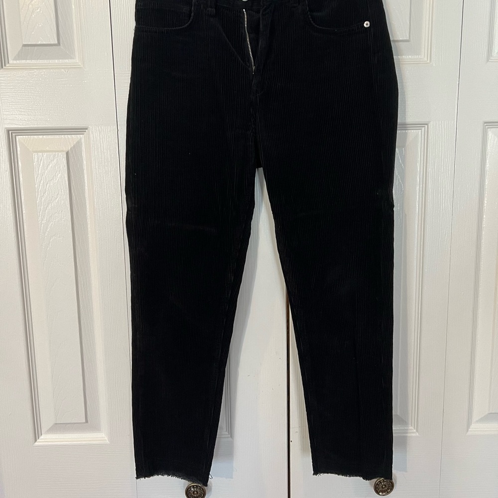 Zara corduroy cropped pants in black. 30 waist